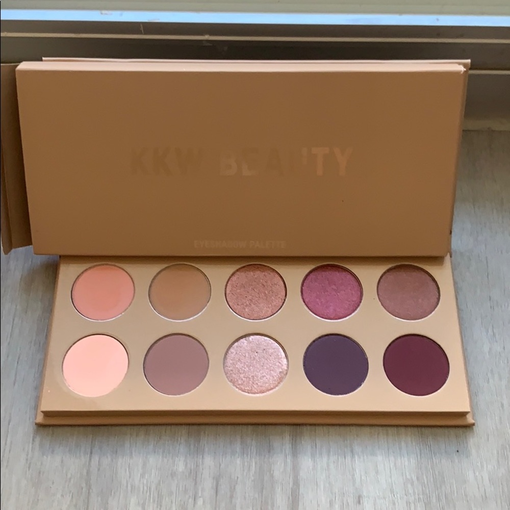 KKW beauty eyeshadow palette